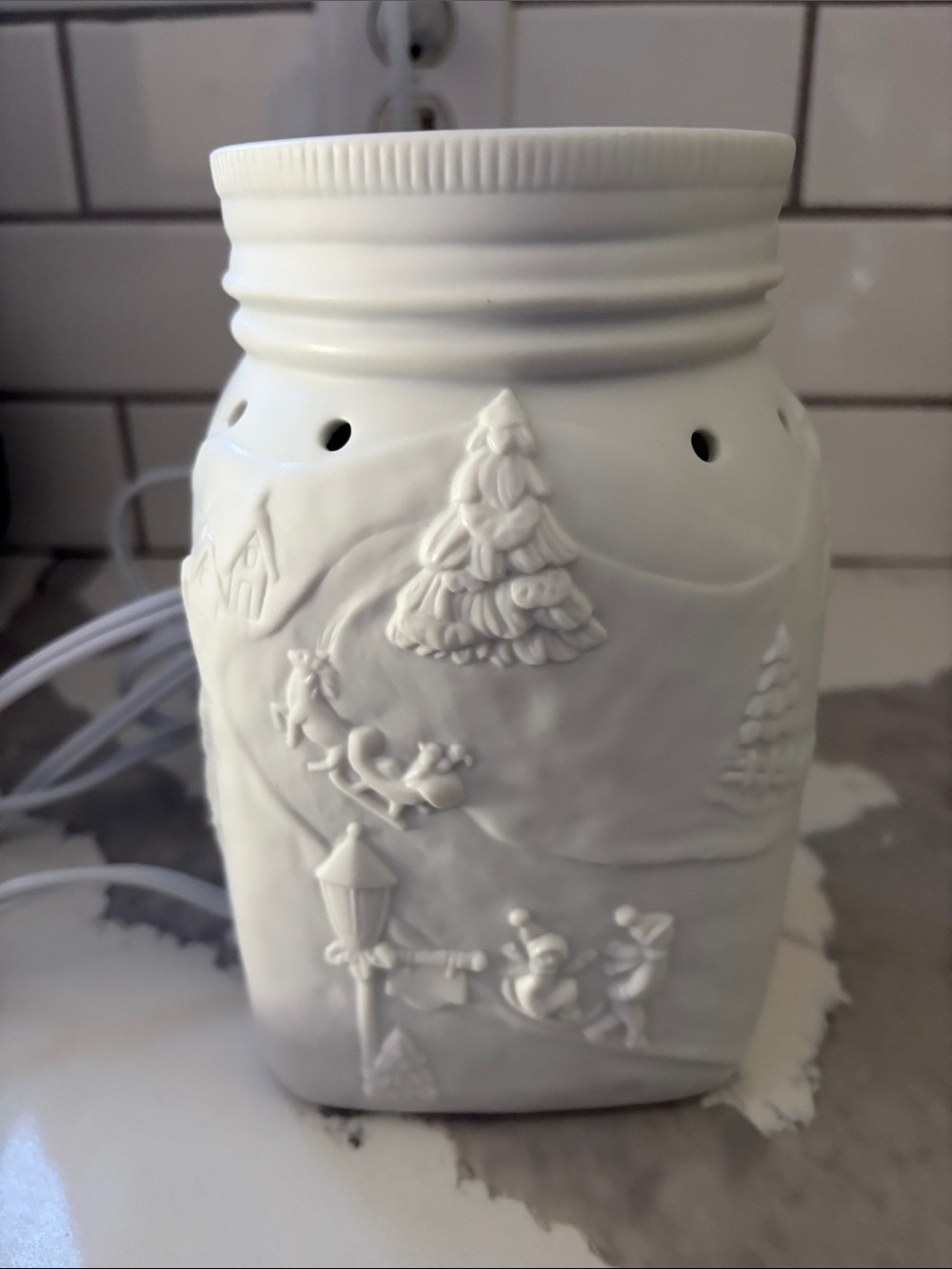 Scentsy ‘Let It Snow’ White Ceramic Snowman Christmas Mason Jar Warmer w/ Box - Picture 9 of 13